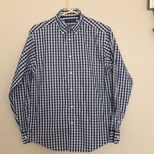 - Roundtree & York’s trademark plain men shirts size S